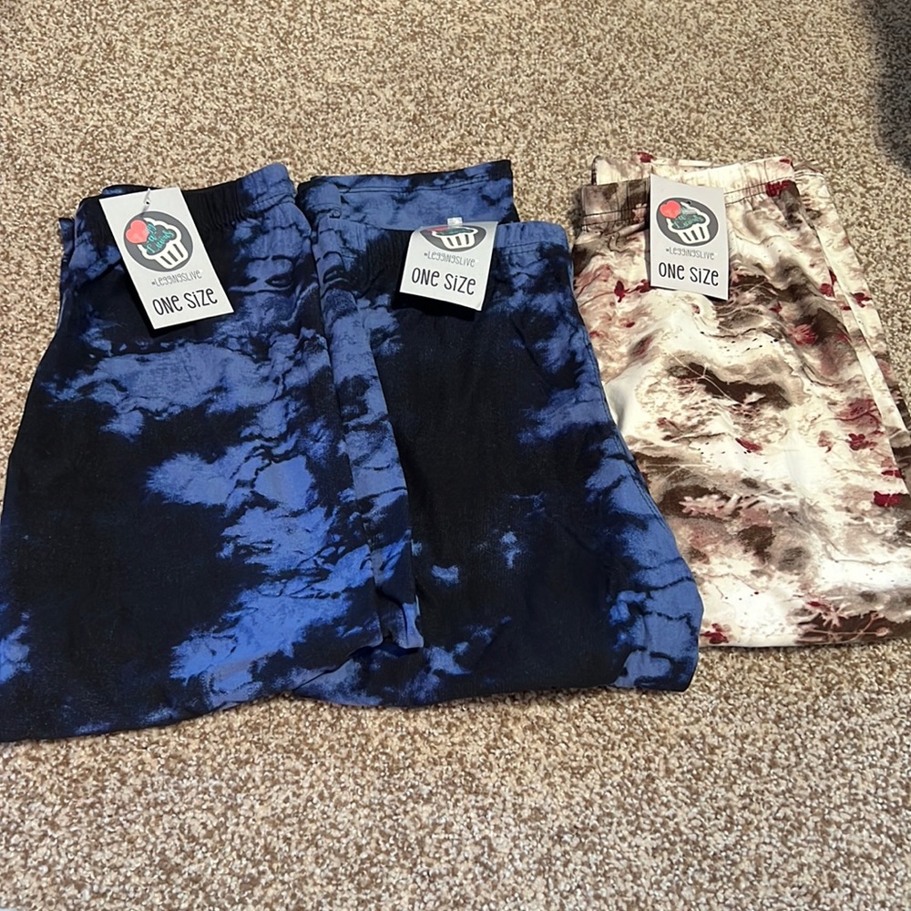 Pack of 3 capri leggings.